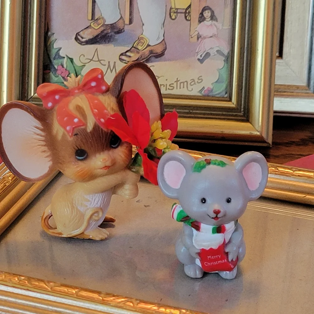 Cute Vintage Christmas Mice ~ Kitschy! ~ Russ Berrie ~ Tiny But Charming!